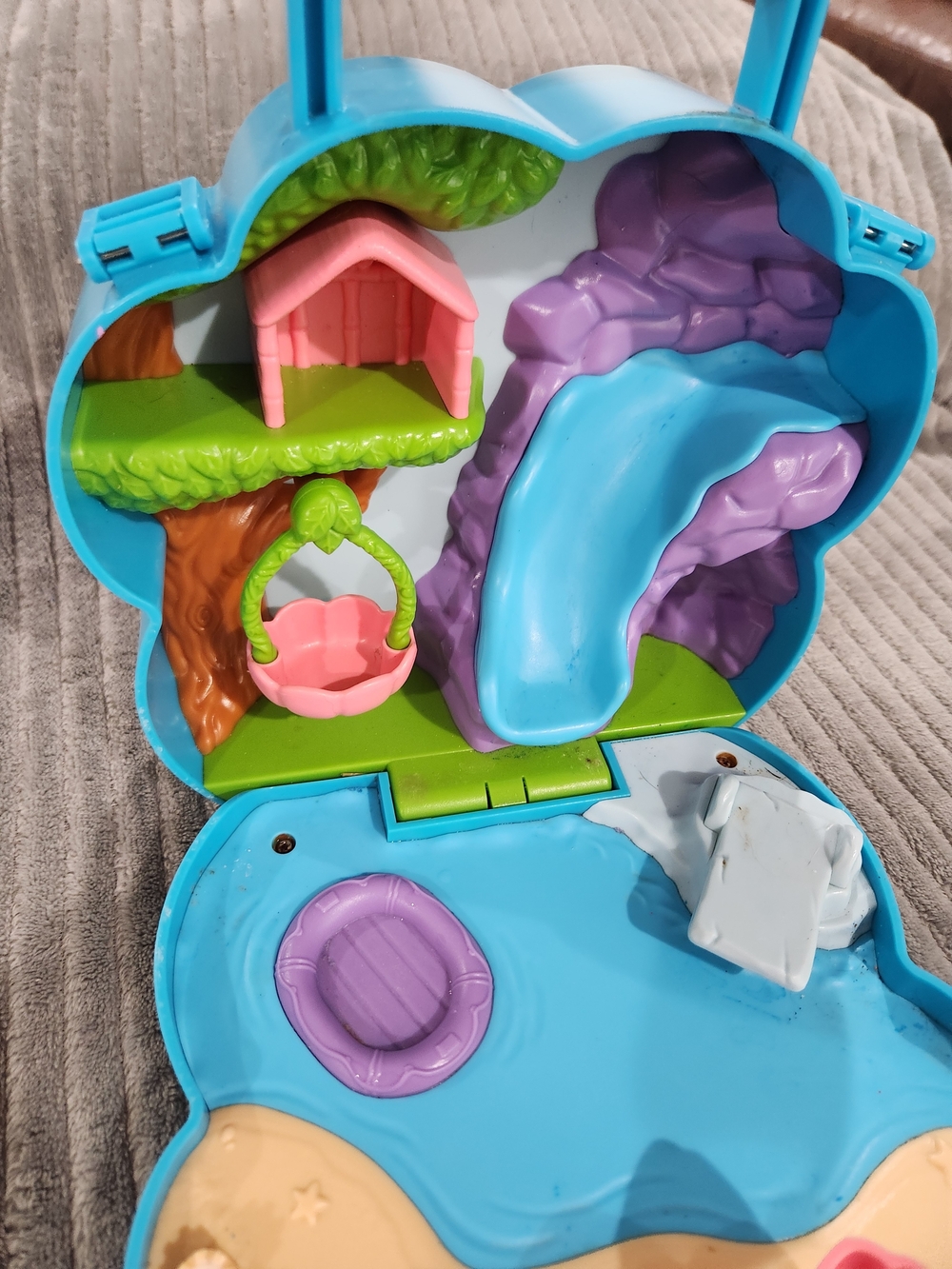 Lakeshore Learn & play Carry Around Animal Town paw shape case - Picture 3 of 10